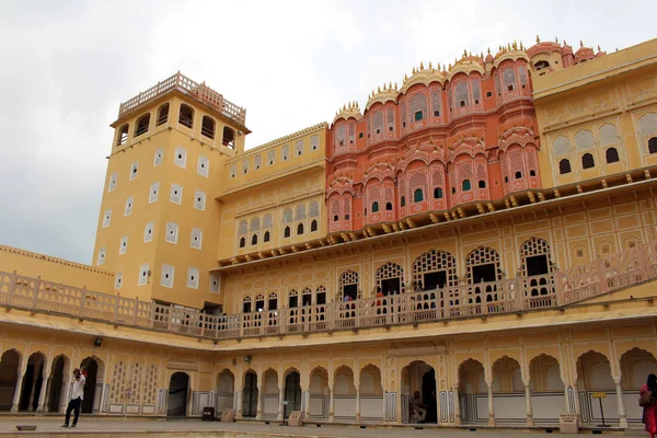 Hawa Mahal Jaipur Şehrinde Içinde Ayrıntılı Süsler Hindistan Ağustos 2018 — Stok fotoğraf