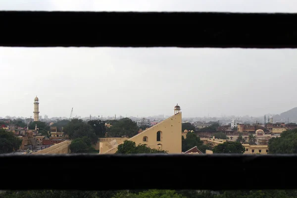 ジャンタル マンタル ジャイプールのハワー マハルから見た古代の天文台の様子インドでは 撮影した 2018年 — ストック写真