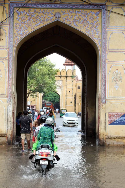 Uprostřed Města Jaipur Kolem Jantar Mantar Hawa Mahal Městský Palác — Stock fotografie