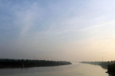 Taj Mahal silüeti gündoğumu sırasında kuleleri. Agra, Hindistan, Ağustos 2018 alınan