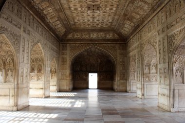 avlu ve bahçeleri Agra Fort kompleksinin içinde mimarisi. Hindistan, Ağustos 2018 alınan.