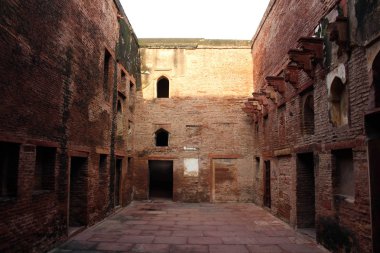 avlu ve bahçeleri Agra Fort kompleksinin içinde mimarisi. Hindistan, Ağustos 2018 alınan.