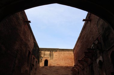 avlu ve bahçeleri Agra Fort kompleksinin içinde mimarisi. Hindistan, Ağustos 2018 alınan.