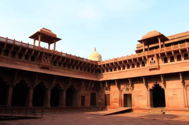 avlu ve bahçeleri Agra Fort kompleksinin içinde mimarisi. Hindistan, Ağustos 2018 alınan.
