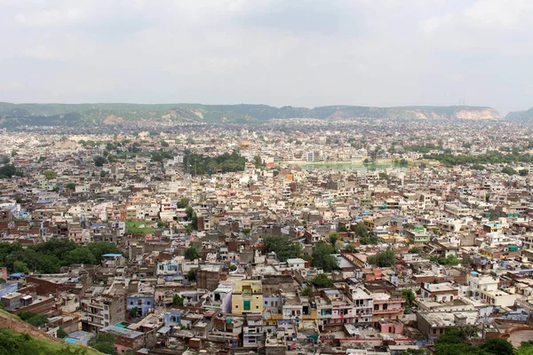 从山上 Nahargarh 堡看到的挤满了斋浦尔的城市 2018年8月在印度拍摄 — 图库照片