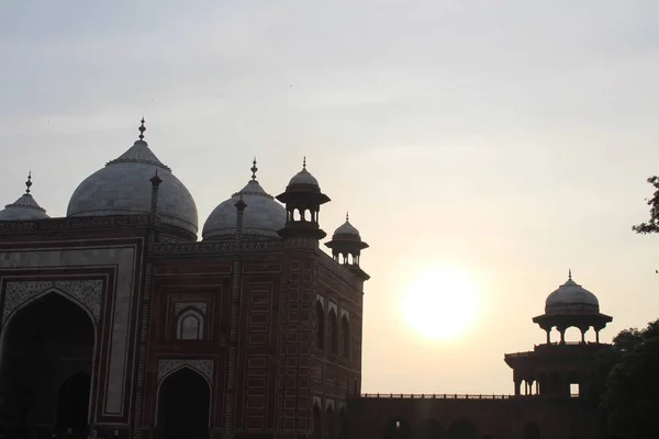 Silhueta Das Torres Taj Mahal Durante Nascer Sol Tomado Agra — Fotografia de Stock