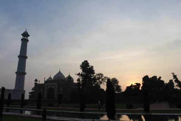 Silhuetten Taj Mahal Torn Sunrise Tagit Agra Indien Augusti 2018 — Stockfoto