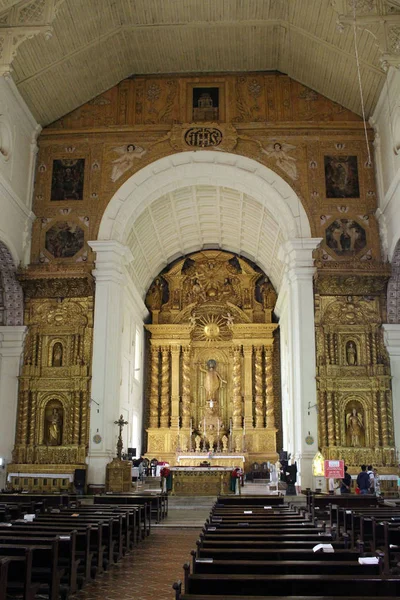 旧果阿 Velha 的主教堂的内部 弗朗西斯 泽维尔的身体的房子 采取在印度 8月201 — 图库照片