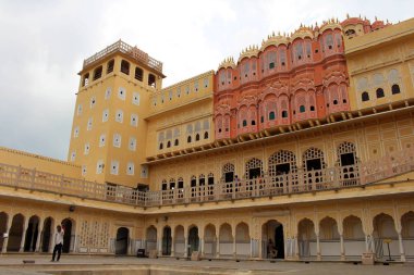 Hawa Mahal Jaipur şehrinde içinde ayrıntılı süsler. Hindistan, Ağustos 2018 alınan.
