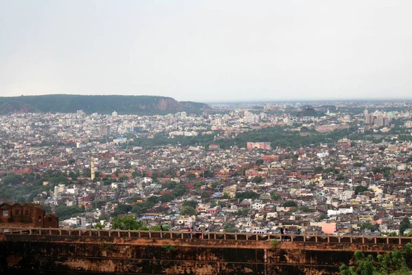 从山上 Nahargarh 堡看到的斋浦尔的石栏杆和风景 2018年8月在印度拍摄 — 图库照片