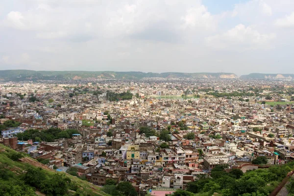 从山上 Nahargarh 堡看到的挤满了斋浦尔的城市 2018年8月在印度拍摄 — 图库照片