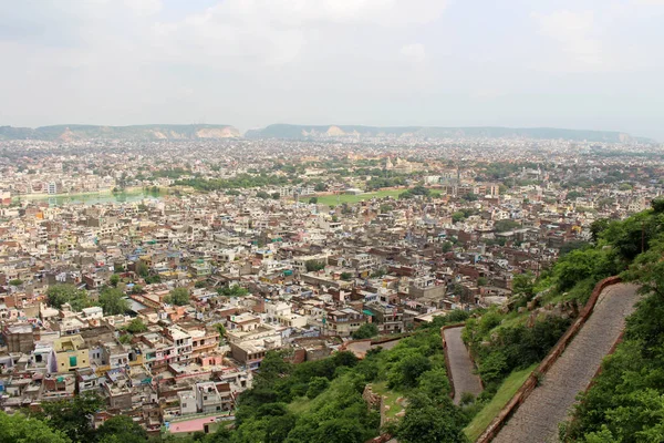 从山上 Nahargarh 堡看到的挤满了斋浦尔的城市 2018年8月在印度拍摄 — 图库照片