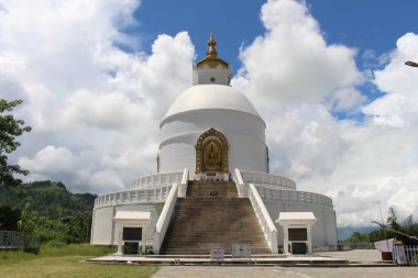 Çeviri: dünya barış Pagoda ana stupa. Nepal'de, Ağustos 2018 alınan.