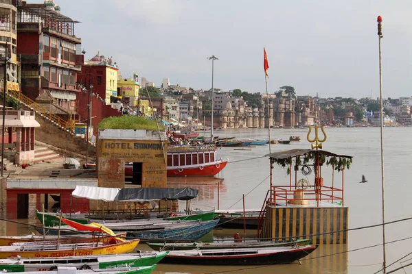 Traduzione Scenario Dei Ghat Varanasi Presso Gange Preso India Agosto — Foto Stock
