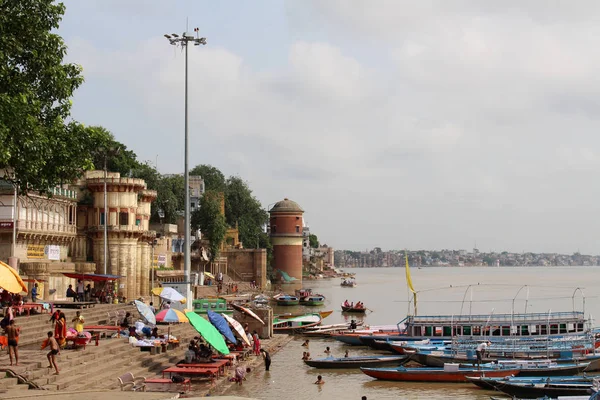 Tradução Paisagem Dos Ghats Varanasi Junto Ganges Tomado Índia Agosto — Fotografia de Stock