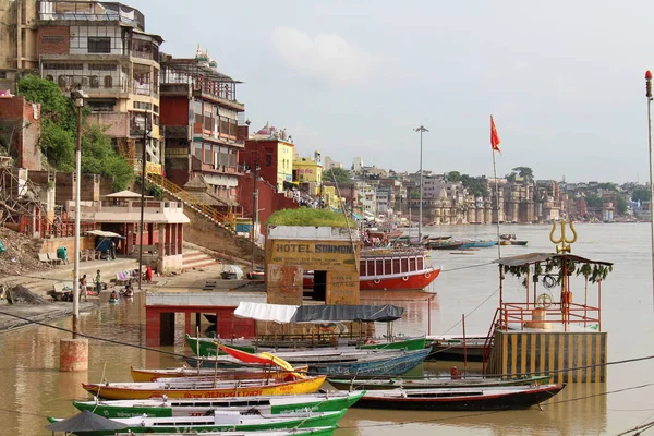 Traduzione Scenario Dei Ghat Varanasi Presso Gange Preso India Agosto — Foto Stock