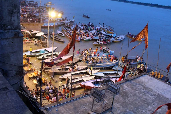 Famoso Ritual Fuego Procesión Varanasi Que Atrae Turistas Lugareños Tomado —  Fotos de Stock
