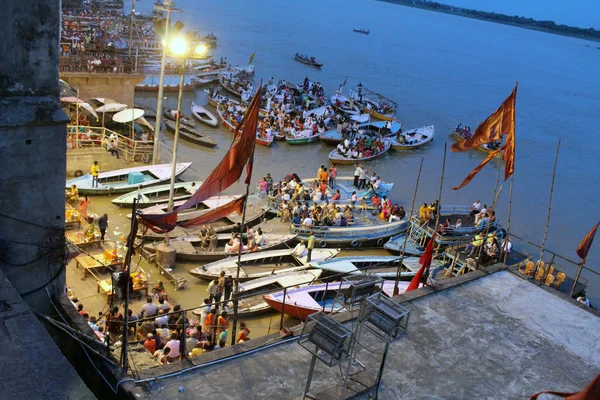 Célèbre Rituel Feu Procession Varanasi Attirant Les Touristes Les Habitants — Photo