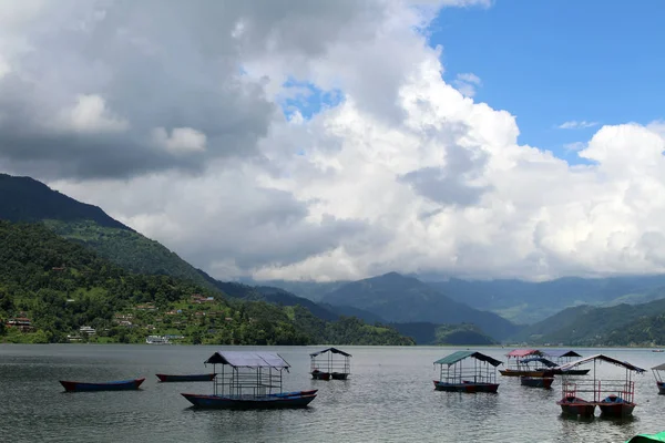 Lago Phewa Colinas Pokhara Destino Turístico Popular Tomado Nepal Agosto — Fotografia de Stock