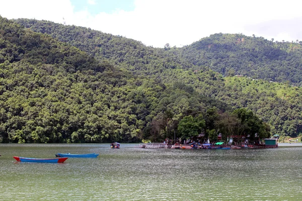 Templo Tal Barahi Nepali Budhdist Meio Lago Phewa Pokhara Tomado — Fotografia de Stock