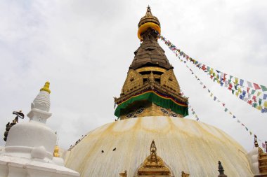 Çeviri: Swayambhunath Stupa (ve onun eyes) etrafında veya Kathmandu maymun Tapınağı. Nepal'de, Ağustos 2018 alınan.