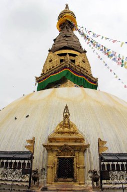 Çeviri: Swayambhunath Stupa (ve onun eyes) etrafında veya Kathmandu maymun Tapınağı. Nepal'de, Ağustos 2018 alınan.