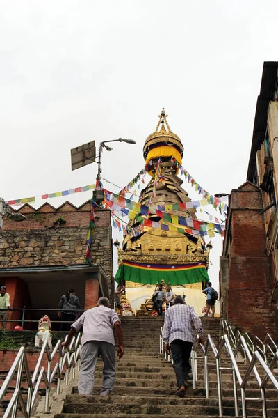 Çeviri Giderken Swayambhunath Stupa Veya Kathmandu Maymun Tapınağı Nepal Ağustos — Stok fotoğraf