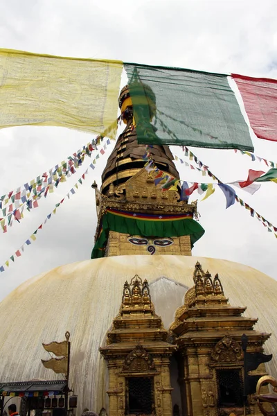 Traducción Las Banderas Oración Las Ruedas Alrededor Swayambhunath Stupa Katmandú — Foto de Stock