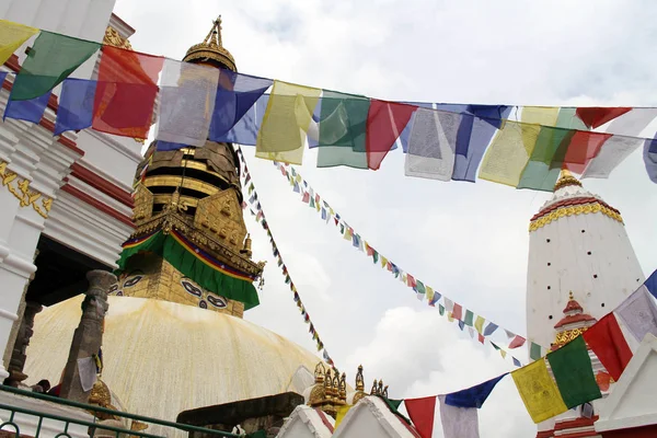 Traduction Les Drapeaux Prière Les Roues Autour Swayambhunath Stupa Katmandou — Photo