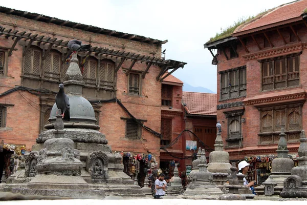 Překlad Ptáci Kolem Stúpy Swayambhunath Nebo Opičí Chrám Kathmandu Přijata — Stock fotografie