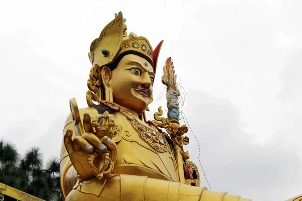 Χρυσά Αγάλματα Του Βούδα Και Στούπα Amideva Πάρκο Στους Πρόποδες — Φωτογραφία Αρχείου