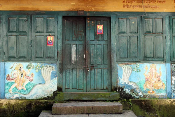 Traducción Casa Vendimia Con Pinturas Sagradas Través Del Templo Pashupatinath — Foto de Stock