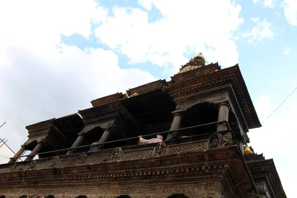 帕坦杜巴广场的 Khrisna 门迪尔寺 2018年8月在尼泊尔拍摄 — 图库照片