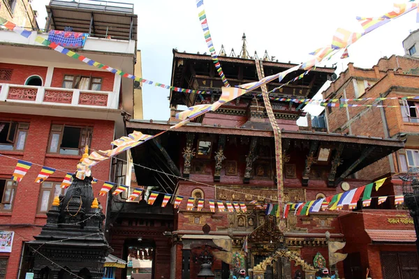 Disfrutando Momento Tranquilo Una Estupa Cerca Bulliciosa Patan Durbar Square — Foto de Stock