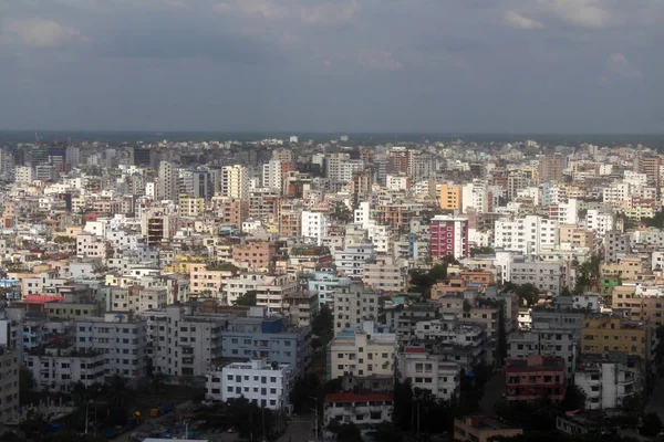 Dakka, Bangladeş Biman uçaktan görüldüğü gibi iniş için hazırlık. Nepal'de, Eylül 2018 alınan.