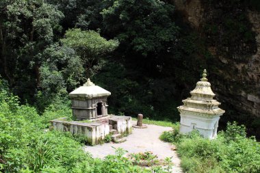 Onlarca veya yüzlerce küçük tapınaklar: Bagmati Nehri'nin Pashupatinath Kathmandu arasında. Nepal'de, Ağustos 2018 alınan.