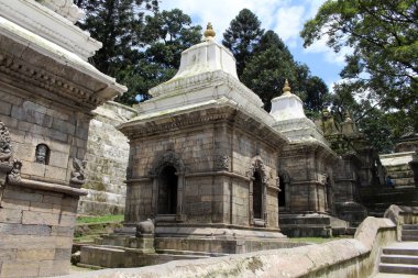 Onlarca veya yüzlerce küçük tapınaklar: Bagmati Nehri'nin Pashupatinath Kathmandu arasında. Nepal'de, Ağustos 2018 alınan.
