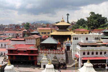 Pashupatinath Tapınağı Kathmandu--dan görünüm Nehri. Nepal'de, Ağustos 2018 alınan.