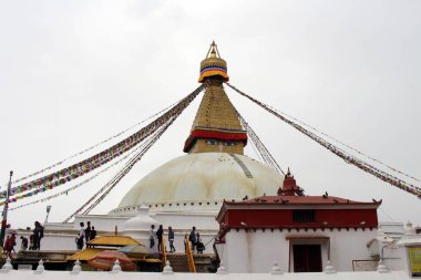 Boudhanath Stupa Kathmandu renkli dua bayrakları. Nepal'de, Ağustos 2018 alınan.