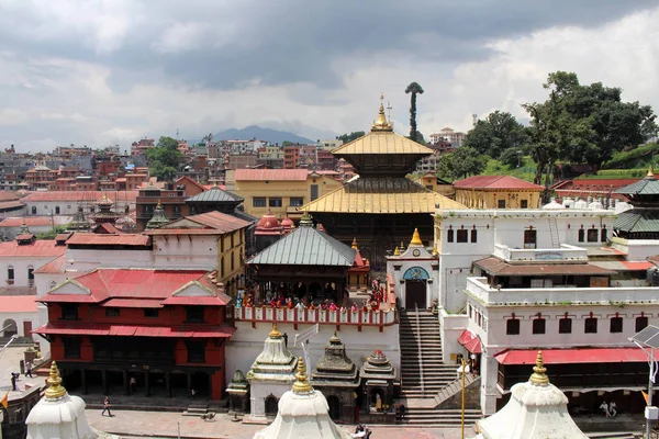 从河对岸的加德满都帕斯帕提纳神庙寺庙 2018年8月在尼泊尔拍摄 — 图库照片