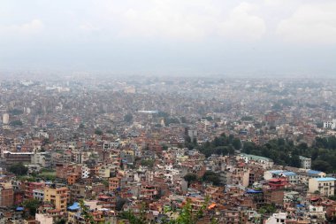Kathmandu şehir, tepedeki Swayambhunath Stupa dan görüldüğü gibi. Nepal'de, Ağustos 2018 alınan.