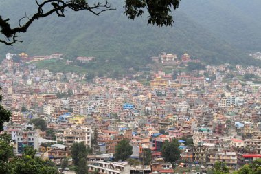 Kathmandu şehir, tepedeki Swayambhunath Stupa görüldü. Nepal'de, Ağustos 2018 alınan.