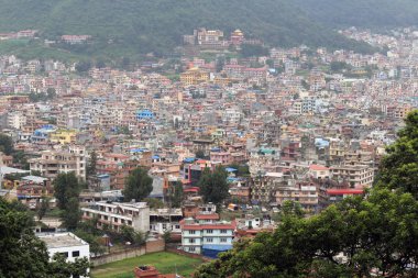 Kathmandu şehir, tepedeki Swayambhunath Stupa görüldü. Nepal'de, Ağustos 2018 alınan.