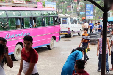 Çeviri: Pokhara giderken Sonauli - Belahiya, Hint sınır geçiyor. Nepal'de, Ağustos 2018 alınan.