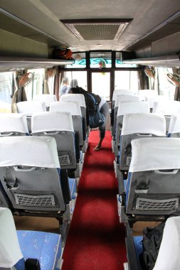 Çeviri: Kathmandu için Pokhara otobüs terminali gelen yol oluyor. Nepal'de, Ağustos 2018 alınan.