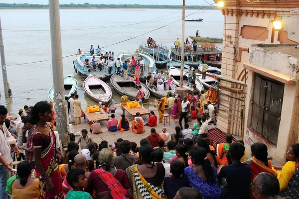 Famoso Ritual Fuego Procesión Varanasi Que Atrae Turistas Lugareños Tomado — Foto de Stock