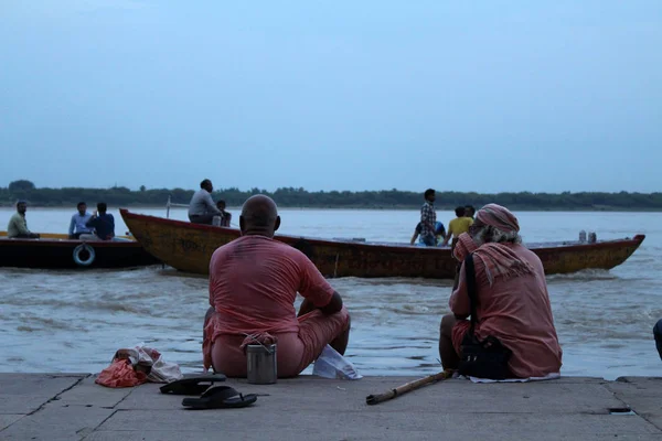 Gente Local Charlando Interactuando Merodeando Por Varanasi Ghats Por Tarde — Foto de Stock