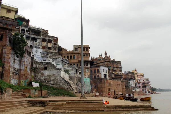 Tradução Paisagem Dos Ghats Varanasi Junto Ganges Tomado Índia Agosto — Fotografia de Stock