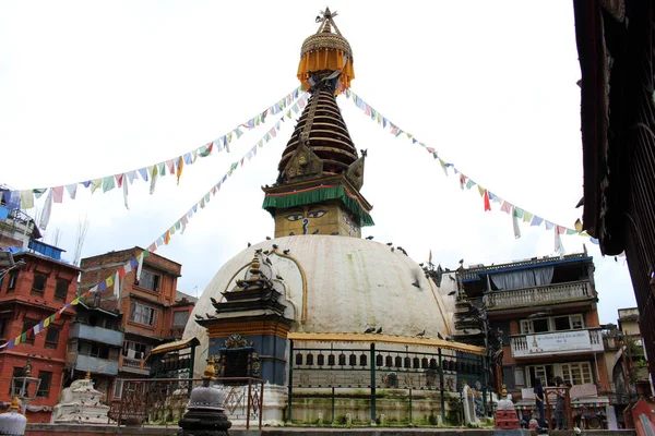 Bir Sessiz Stupa Onun Eyes Kathmandu Yerel Pazar Ortasında Nepal — Stok fotoğraf