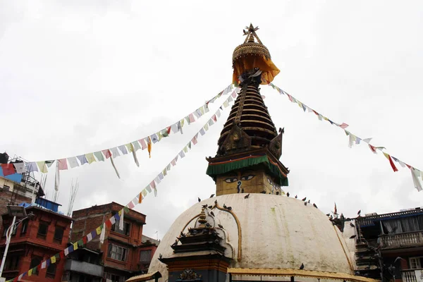 Stupa Calme Ses Yeux Milieu Marché Local Katmandou Prise Népal — Photo